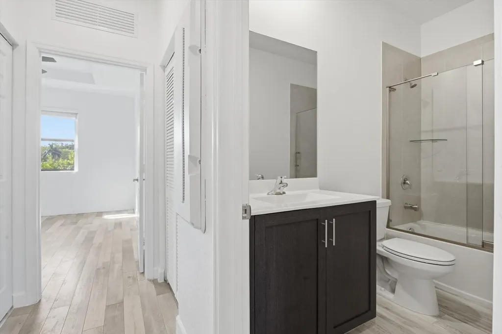 5884 Mustang Manor Davie FL 33314