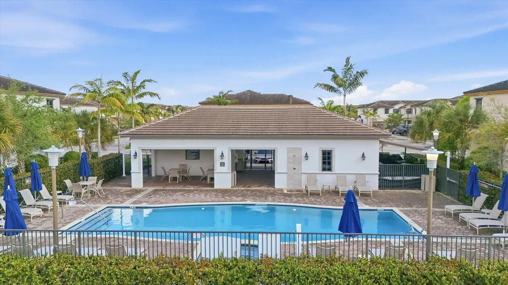 5884 Mustang Manor Davie FL 33314