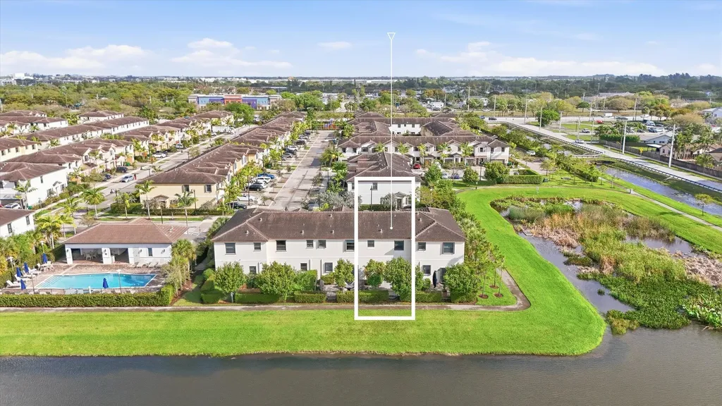5884 Mustang Manor Davie FL 33314