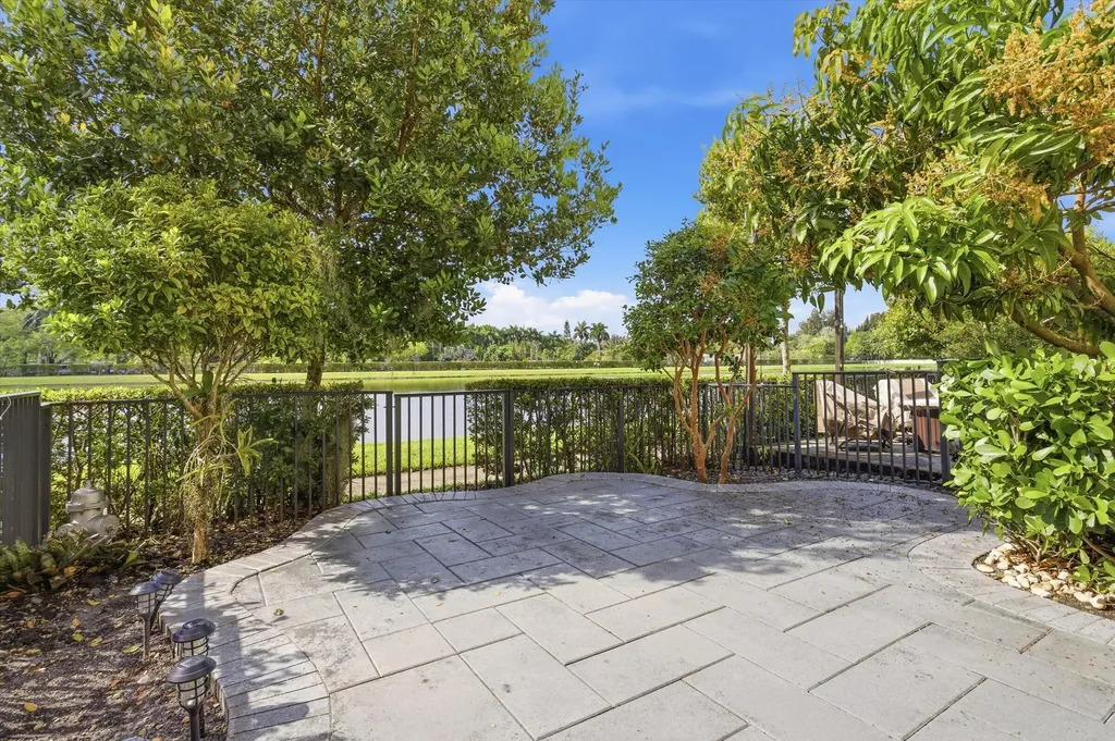 5884 Mustang Manor Davie FL 33314