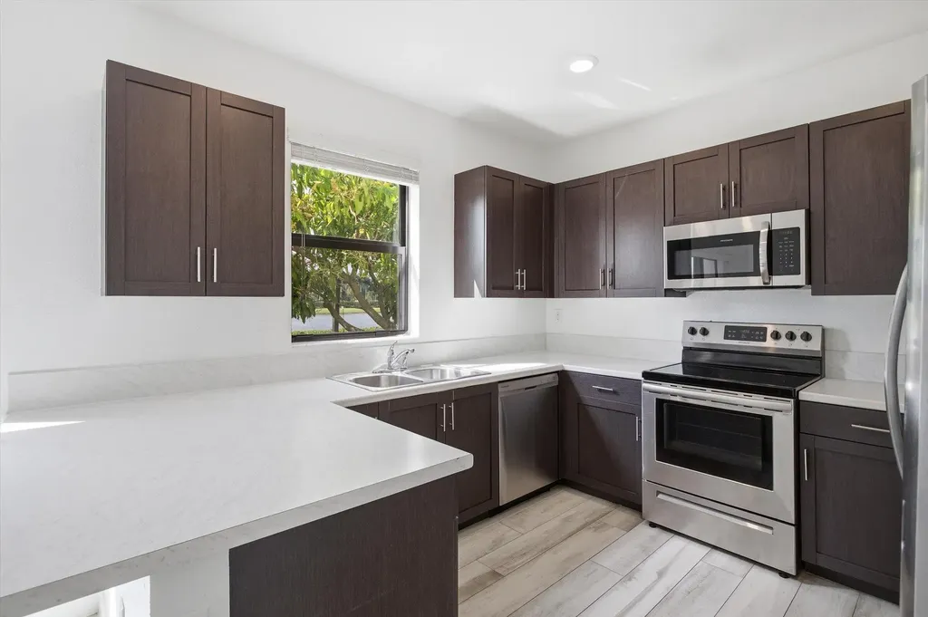 5884 Mustang Manor Davie FL 33314