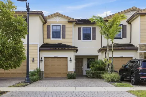 5884 Mustang Manor Davie FL 33314