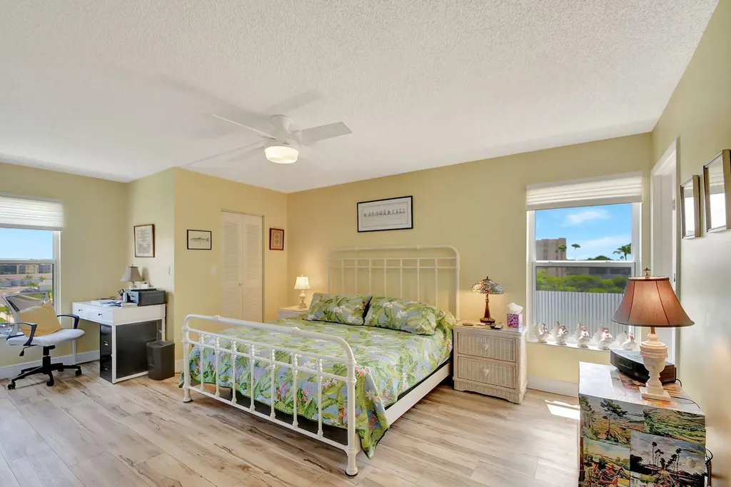 6866 Huntington Lane Delray Beach FL 33446