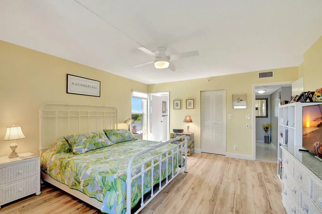 6866 Huntington Lane Delray Beach FL 33446