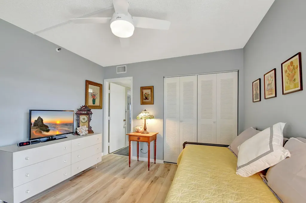 6866 Huntington Lane Delray Beach FL 33446