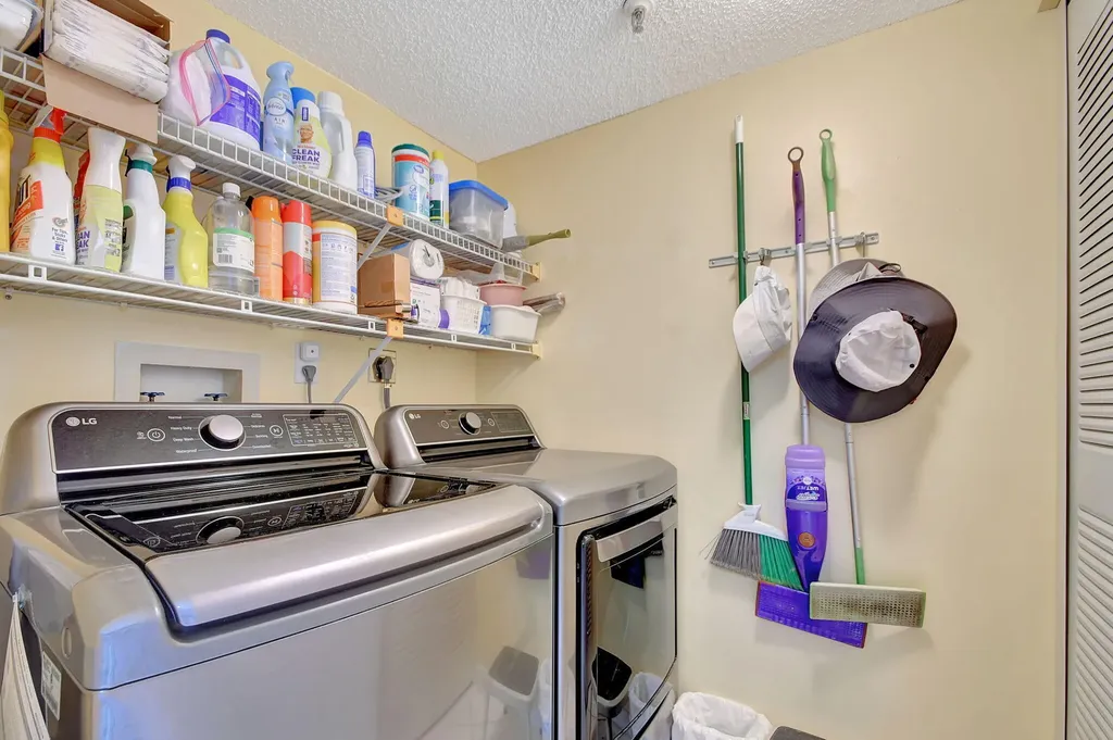 6866 Huntington Lane Delray Beach FL 33446