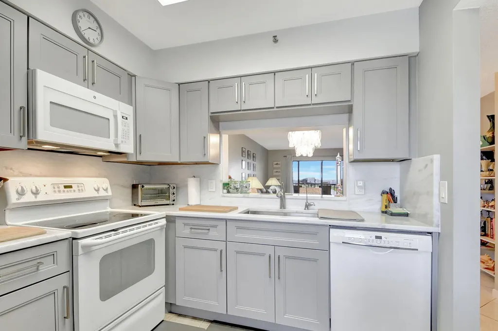 6866 Huntington Lane Delray Beach FL 33446