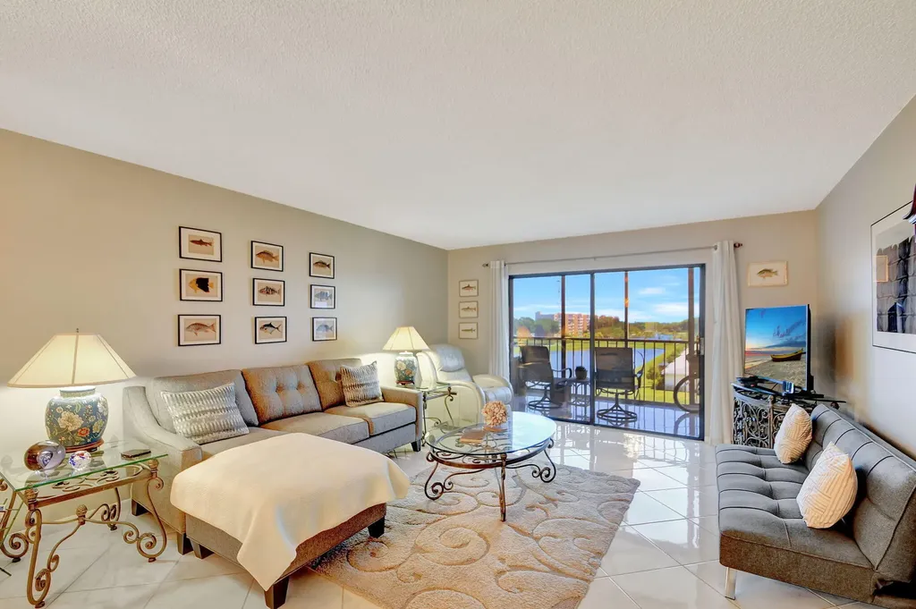 6866 Huntington Lane Delray Beach FL 33446