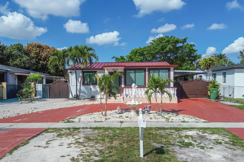 4970 E Palm Court Hialeah FL 33013