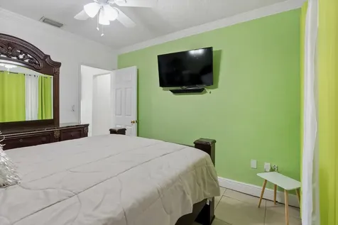 4970 E Palm Court Hialeah FL 33013