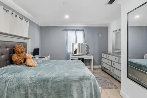 4970 E Palm Court Hialeah FL 33013