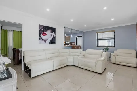 4970 E Palm Court Hialeah FL 33013