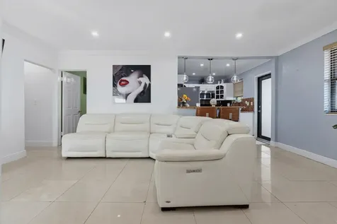 4970 E Palm Court Hialeah FL 33013