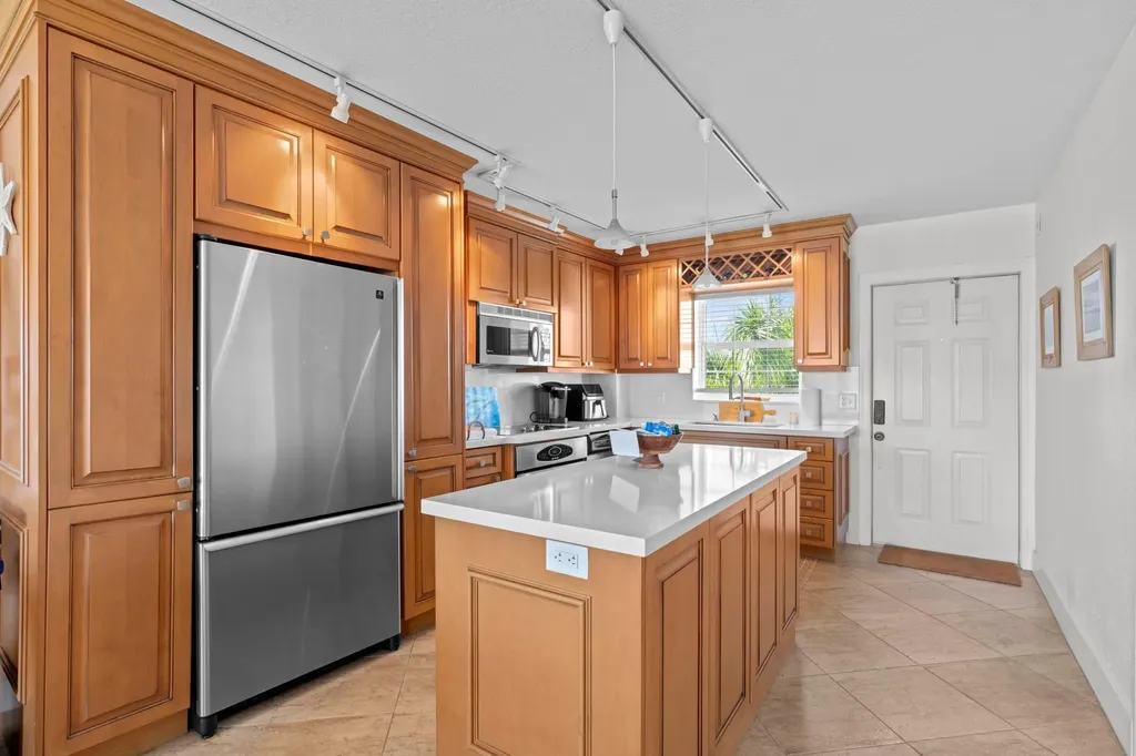 140 NE 28th Pompano Beach FL 33062