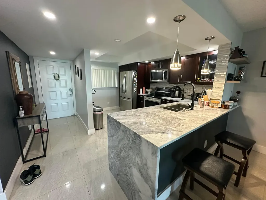 3178 Via Poinciana Greenacres FL 33467