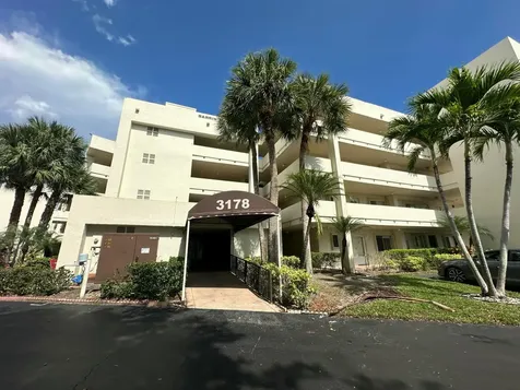 3178 Via Poinciana Greenacres FL 33467