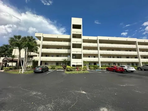 3178 Via Poinciana Greenacres FL 33467