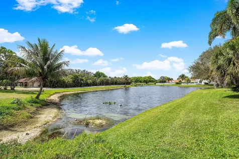 6019 Wedgewood Village Circle Lake Worth FL 33463