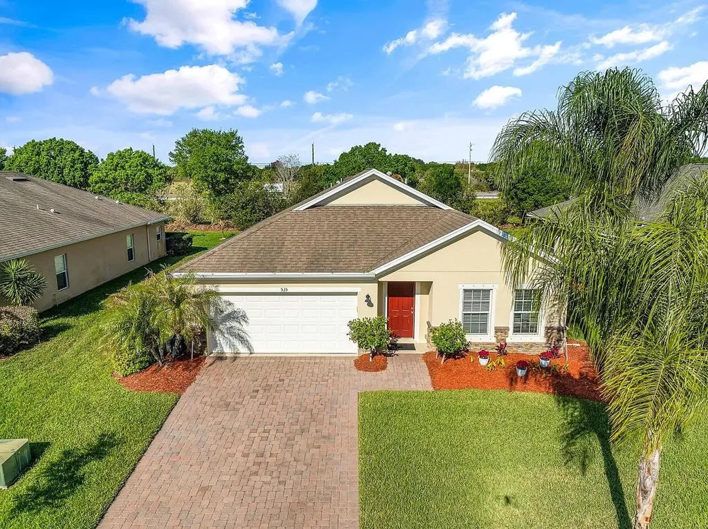 535 Valencia Circle SW Vero Beach FL 32968