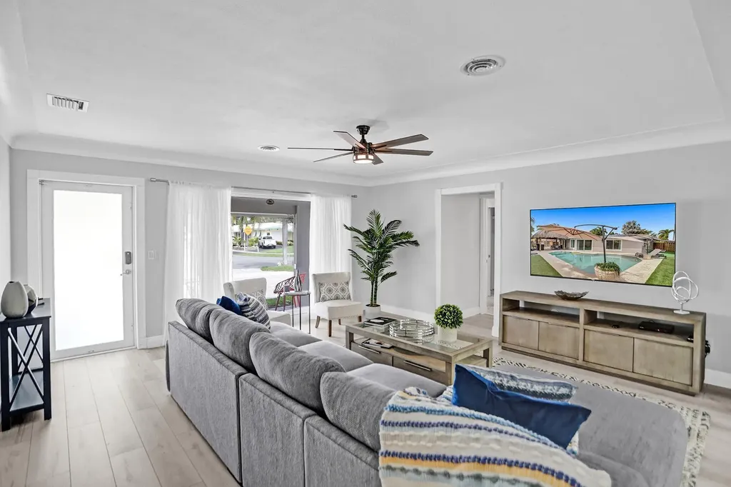 470 SE 4th Court Pompano Beach FL 33060