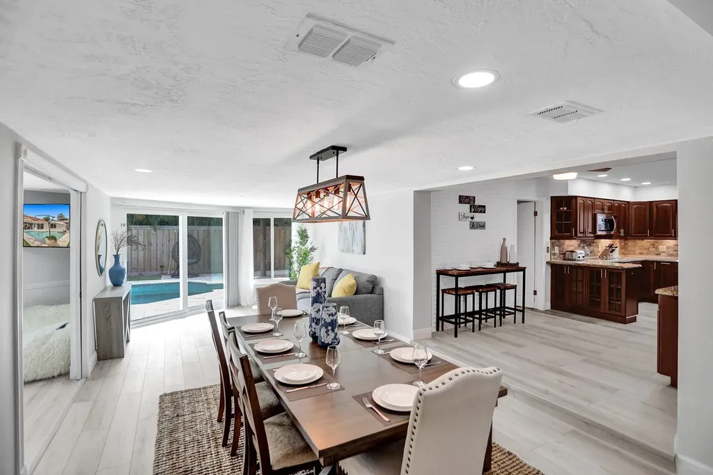 470 SE 4th Court Pompano Beach FL 33060