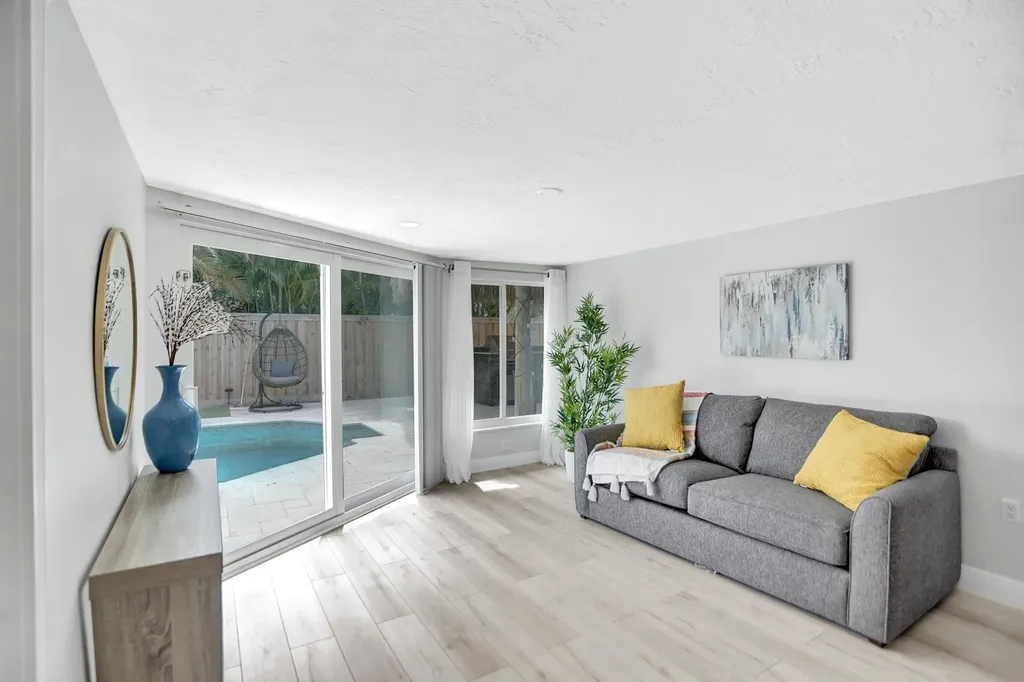 470 SE 4th Court Pompano Beach FL 33060