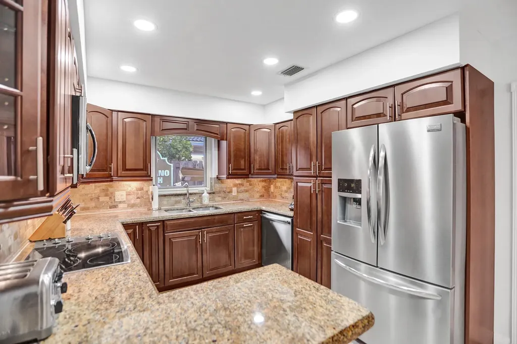470 SE 4th Court Pompano Beach FL 33060