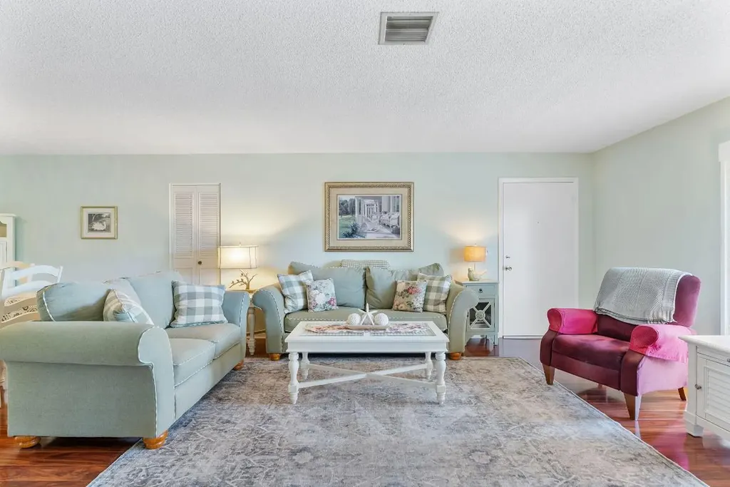 2015 S Seacrest Boulevard Boynton Beach FL 33435
