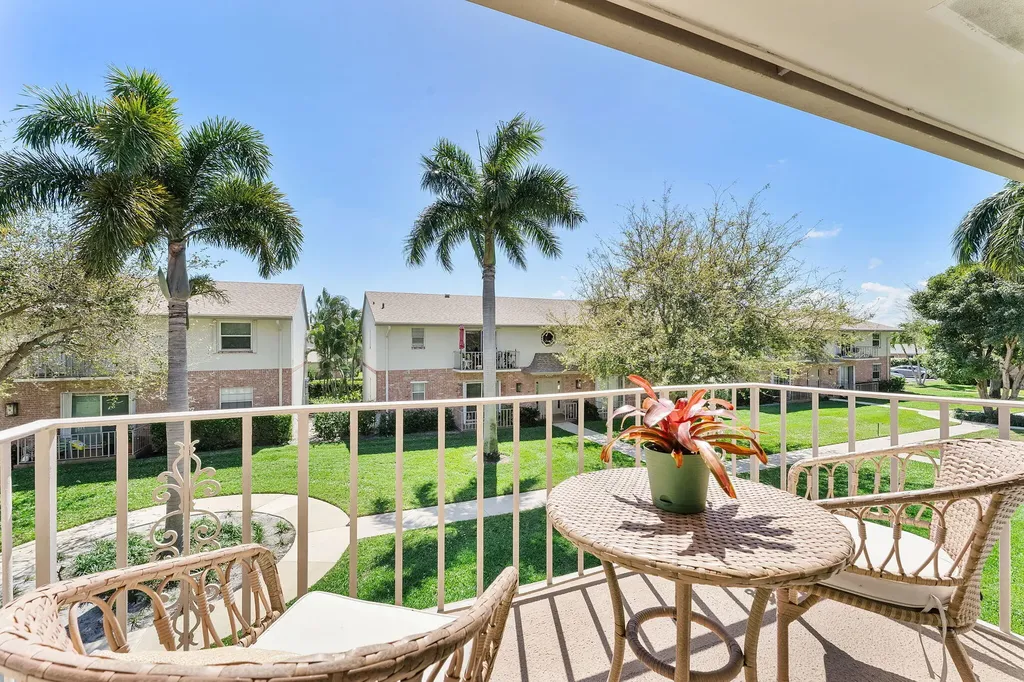 2015 S Seacrest Boulevard Boynton Beach FL 33435