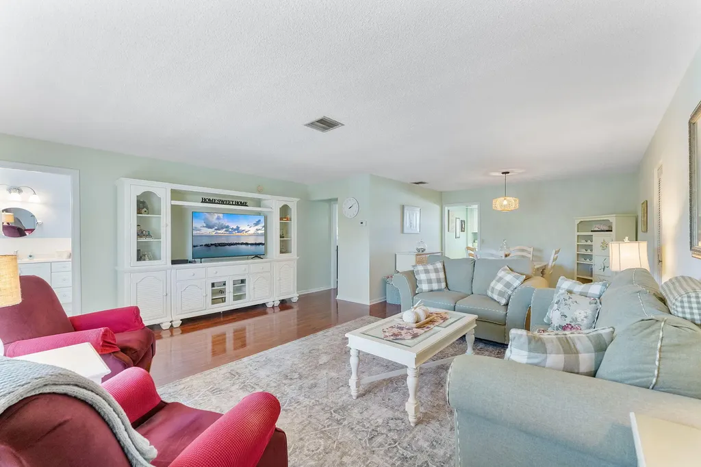 2015 S Seacrest Boulevard Boynton Beach FL 33435