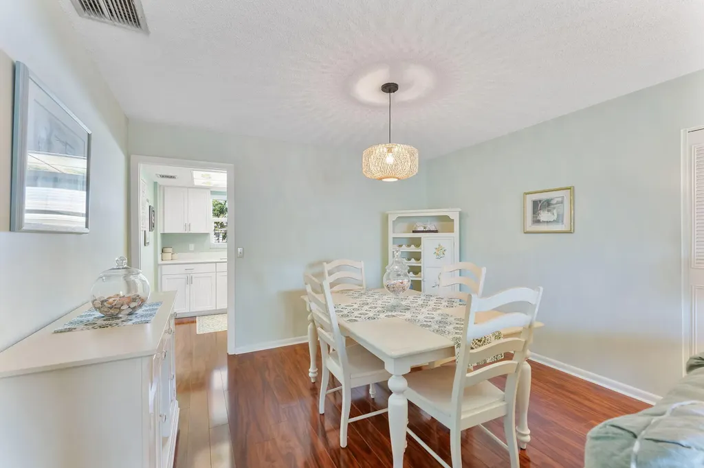 2015 S Seacrest Boulevard Boynton Beach FL 33435
