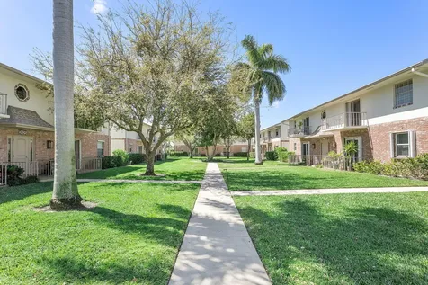 2015 S Seacrest Boulevard Boynton Beach FL 33435