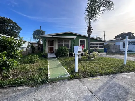 925 W 3rd Street Riviera Beach FL 33404