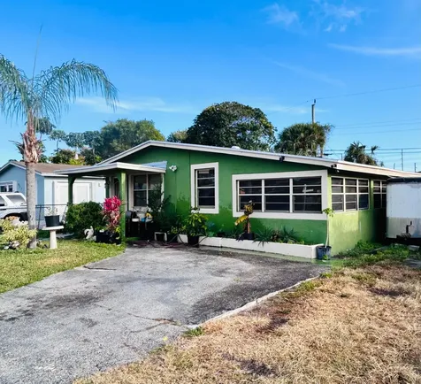 925 W 3rd Street Riviera Beach FL 33404