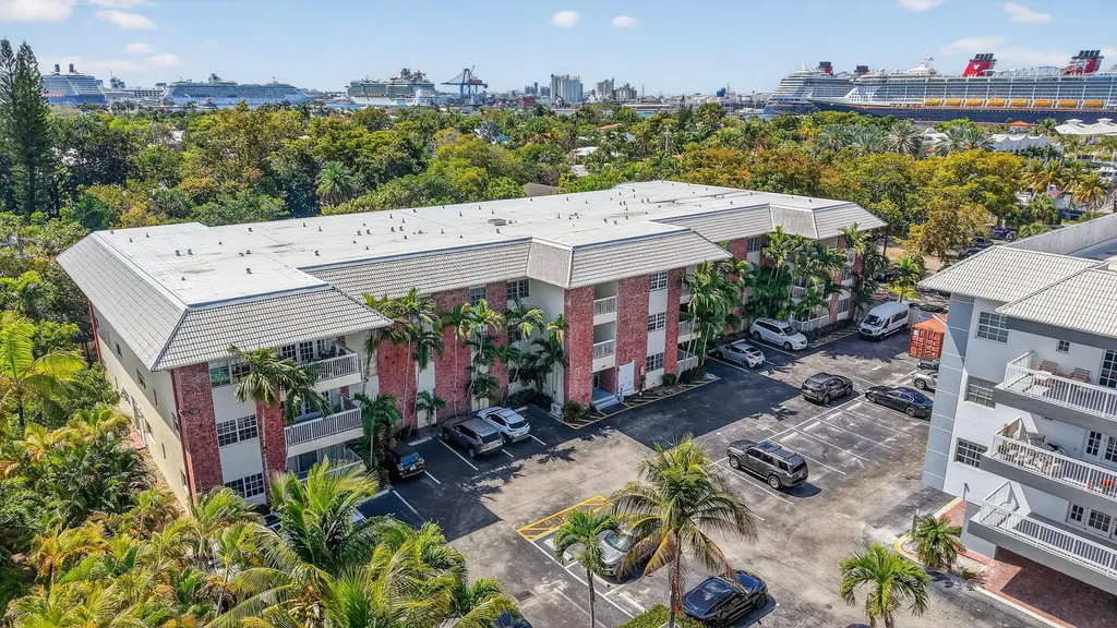 2424 SE 17th Causeway Fort Lauderdale FL 33316