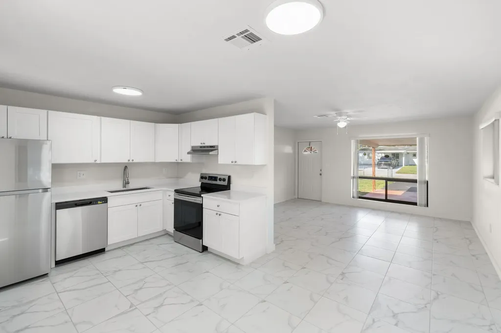 621 N 71st Avenue Hollywood FL 33024