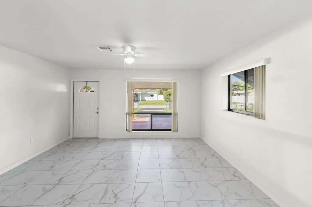 621 N 71st Avenue Hollywood FL 33024