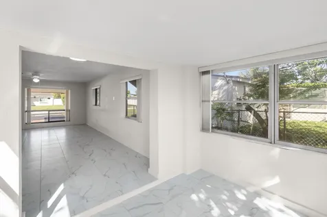 621 N 71st Avenue Hollywood FL 33024