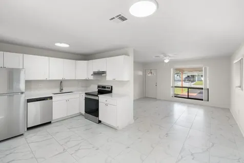 621 N 71st Avenue Hollywood FL 33024