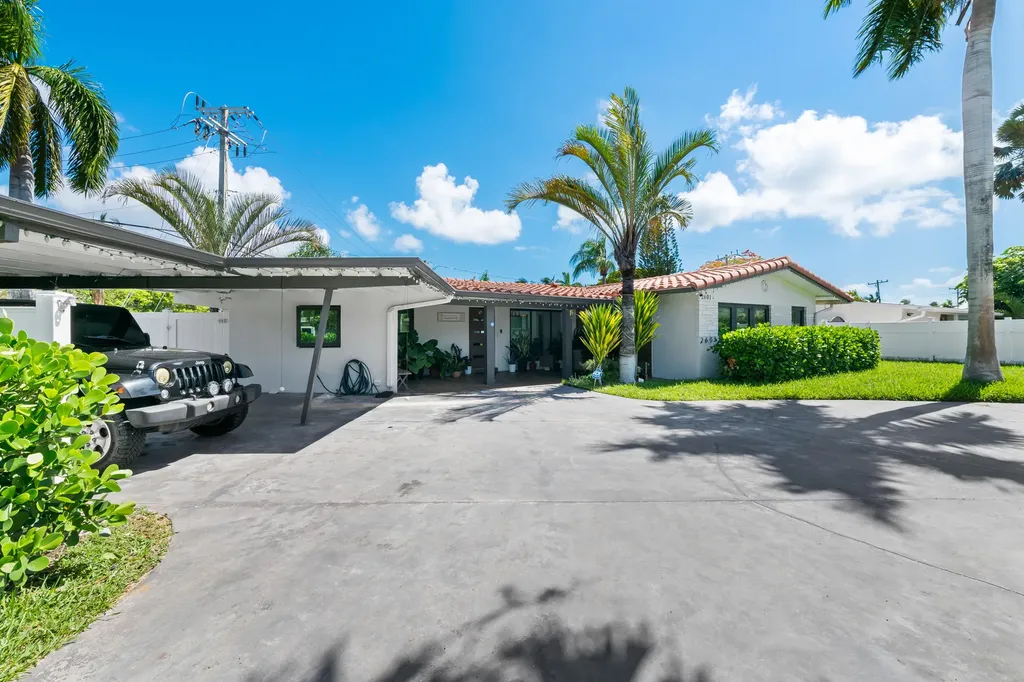 2601 NE 8th Court Pompano Beach FL 33062