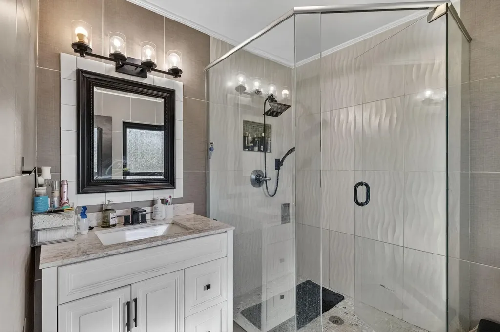2601 NE 8th Court Pompano Beach FL 33062