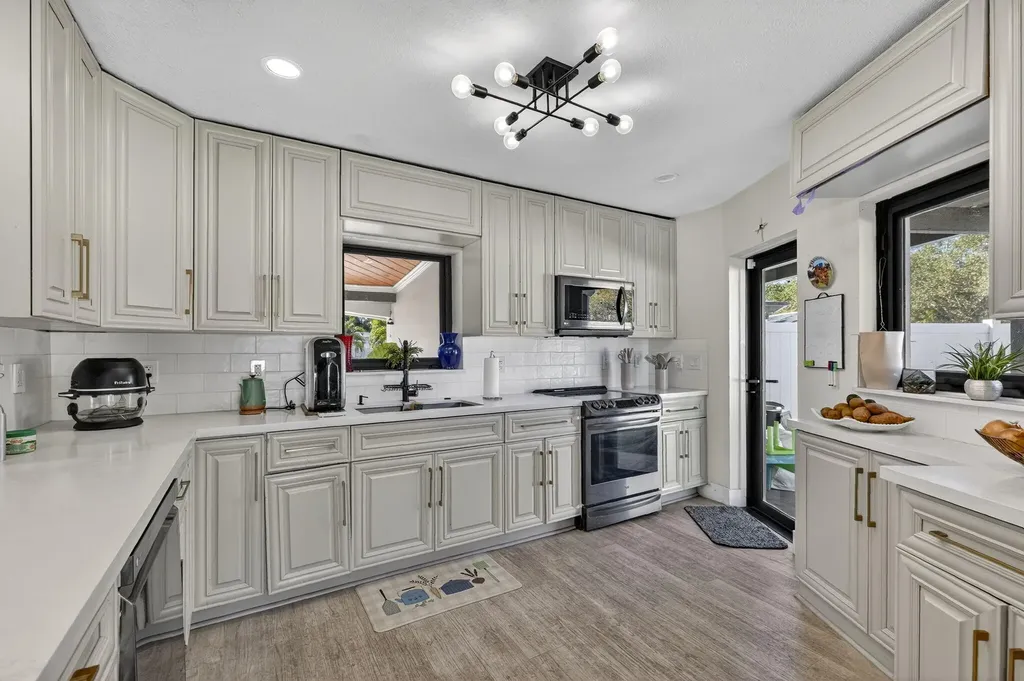 2601 NE 8th Court Pompano Beach FL 33062