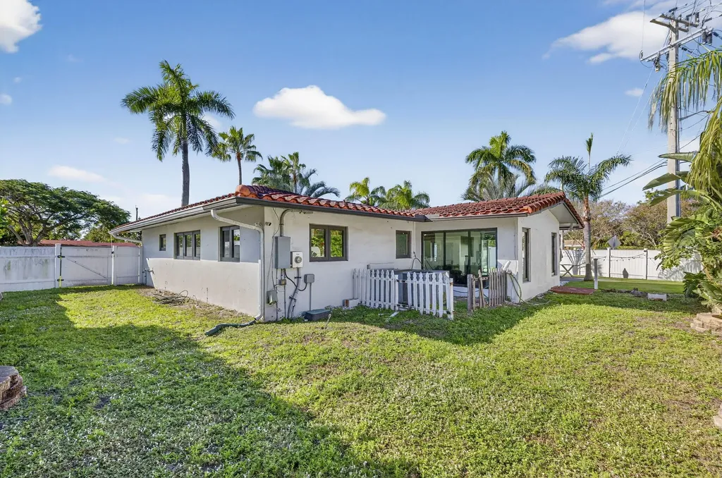 2601 NE 8th Court Pompano Beach FL 33062