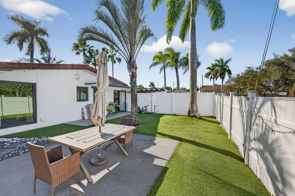 2601 NE 8th Court Pompano Beach FL 33062