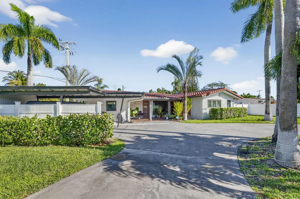 2601 NE 8th Court Pompano Beach FL 33062
