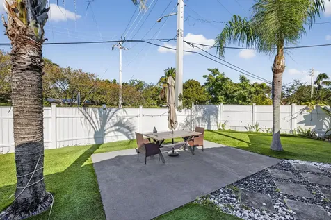 2601 NE 8th Court Pompano Beach FL 33062