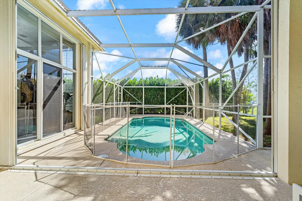 2805 Hampton Circle E Delray Beach FL 33445