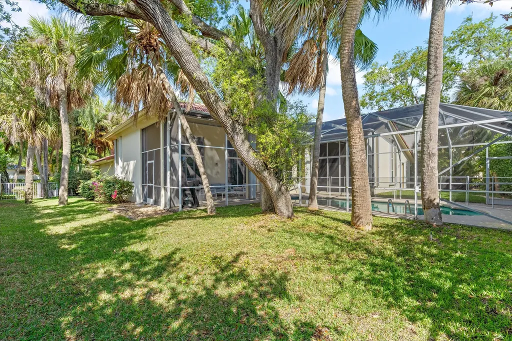 2805 Hampton Circle E Delray Beach FL 33445