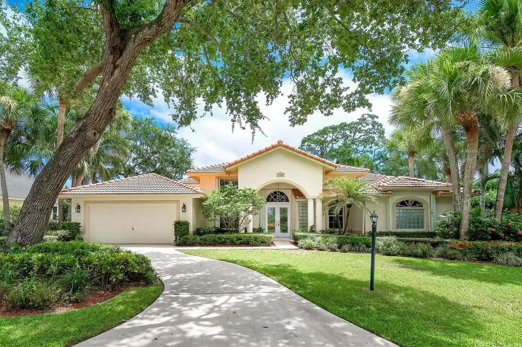 2805 Hampton Circle E Delray Beach FL 33445