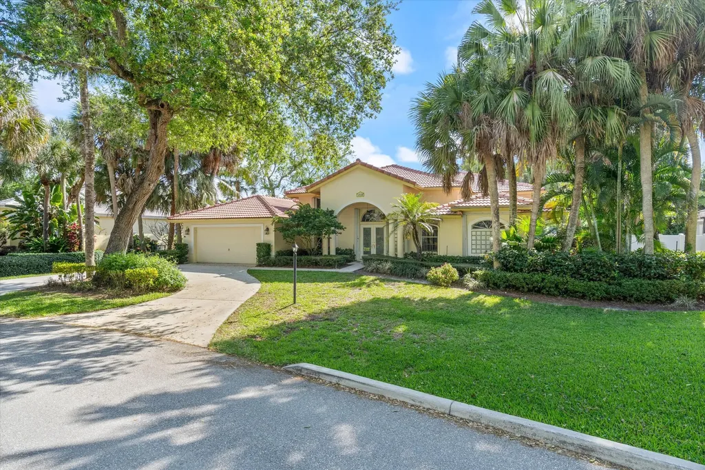 2805 Hampton Circle E Delray Beach FL 33445